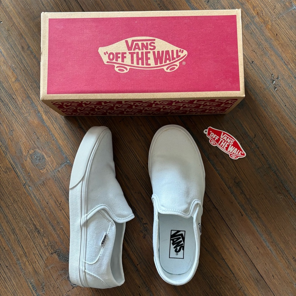 Vans size 9 Asher True White Canvas Slip-On shoes with box